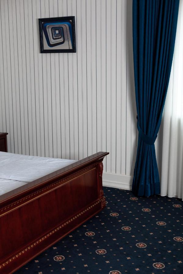 Hotel Aristocrat Czernowitz Exterior foto